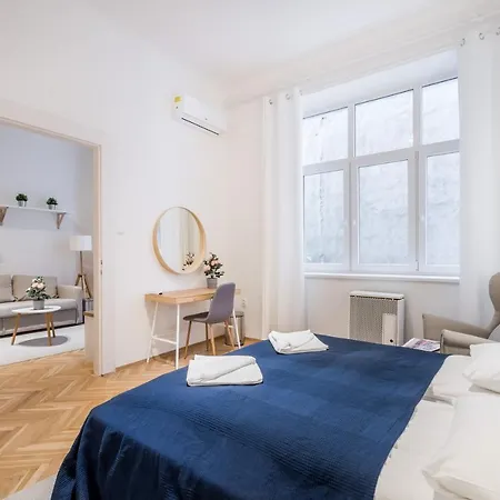 Bpr Toffee Design With A/c Budapeşte