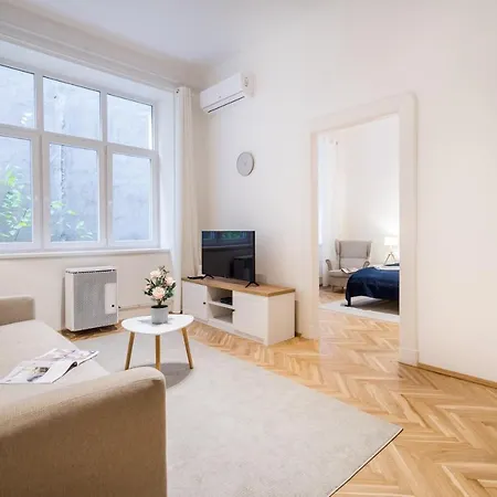 Bpr Toffee Design With A/c Budapeşte