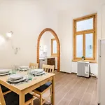 Bpr Toffee Design With A/c * Budapest