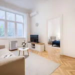 Bpr Toffee Design With A/c Budapest