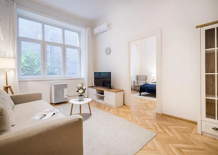 Bpr Toffee Design With A/c Budapest
